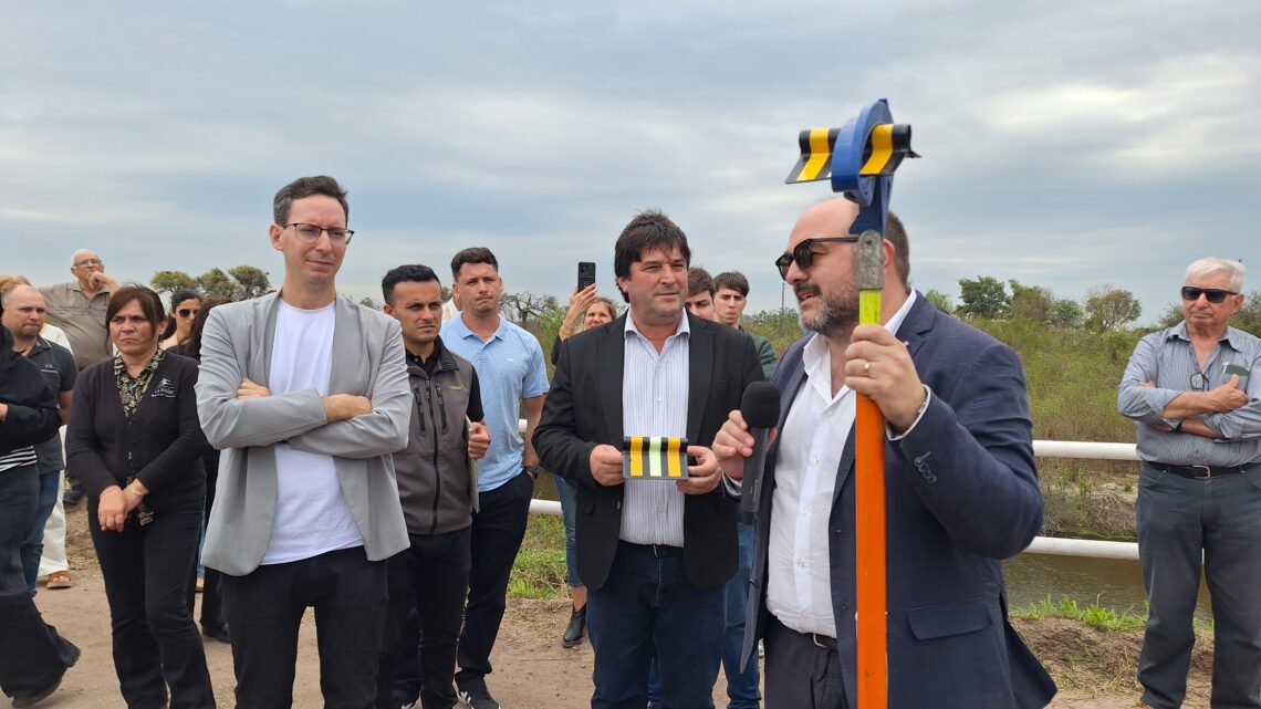 Experiencia inédita en Argentina: en Miramar de Ansenuza instalan desviadores de vuelo para proteger aves migratorias Experiencia inédita en Argentina: en Miramar de Ansenuza instalan desviadores de vuelo para proteger aves migratorias