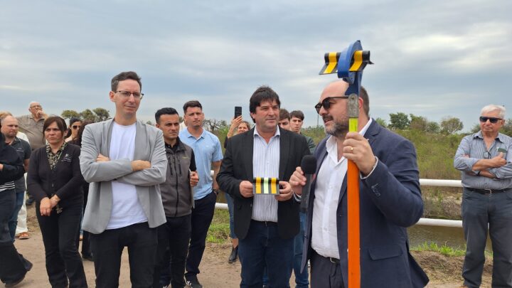 Experiencia inédita en Argentina: en Miramar de Ansenuza instalan desviadores de vuelo para proteger aves migratorias