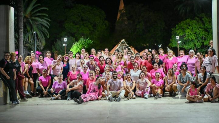 Arroyito se sumó a las actividades de Octubre Rosa con una clase abierta de ritmos caribeños