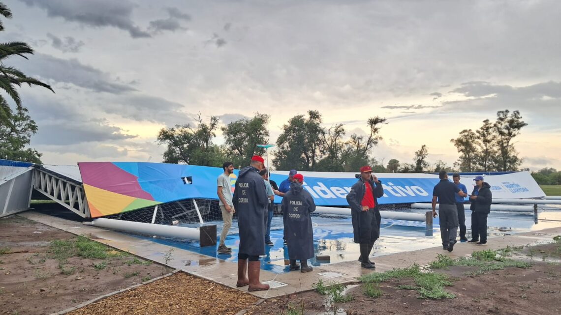 Derrumbe en el Polideportivo Social en construcción de Miramar de Ansenuza
