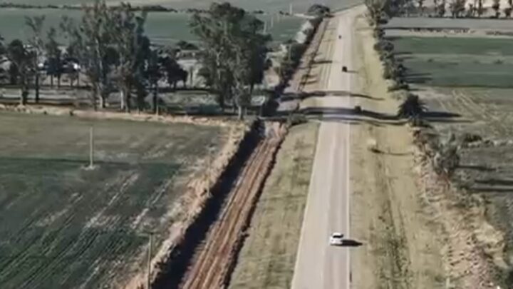 Inició la construcción de la ciclovía que unirá Balnearia con Miramar de Ansenuza