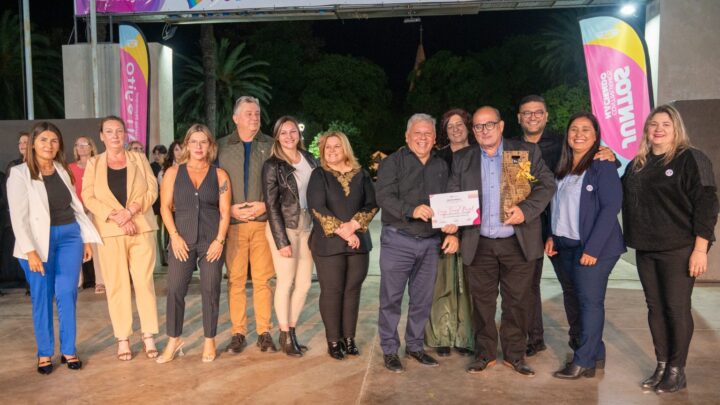 Arroyito: la Feria del Libro volvió a colmar la plaza 25 de mayo