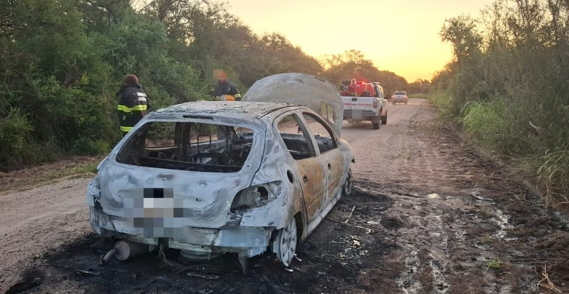 Incendio de un vehículo en Plaza de Mercedes: no hubo personas lesionadas
