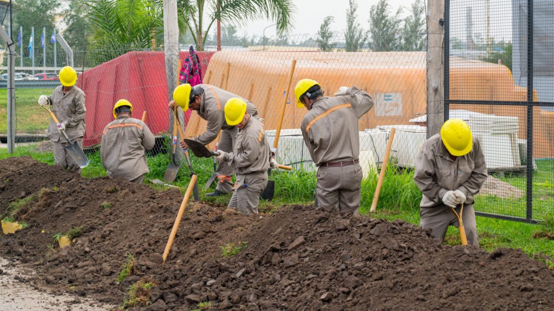 Arroyito: inicia la obra cloacal en el sur y avanza la finalización de un SUM escolar