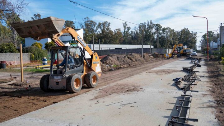 Arroyito avanza con una nueva cuadra de pavimento sobre calle Rafael Núñez