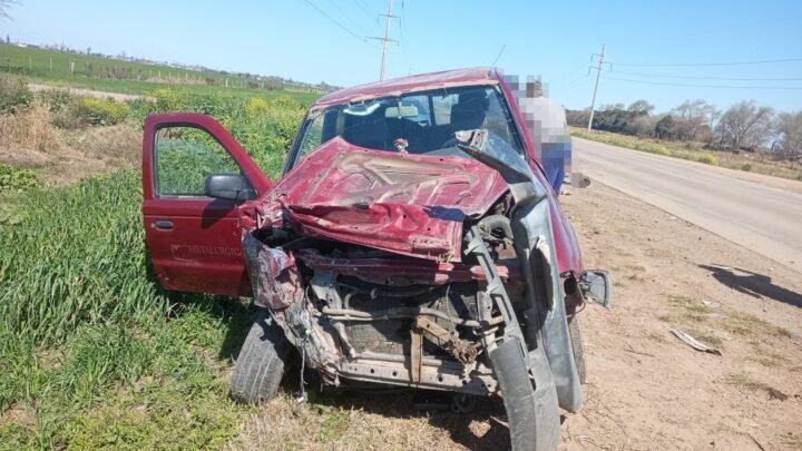 Choque entre un colectivo y una camioneta sobre la Ruta Provincial 1, cerca de Freyre