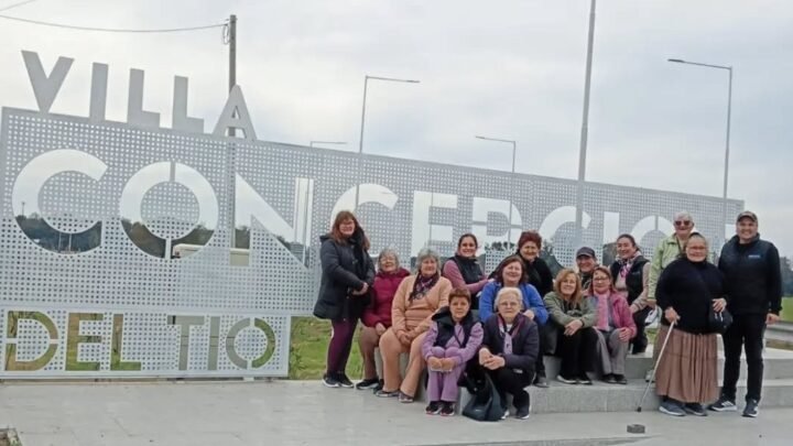 Adultos mayores de Villa Fontana compartieron una jornada recreativa en Villa Concepción del Tío