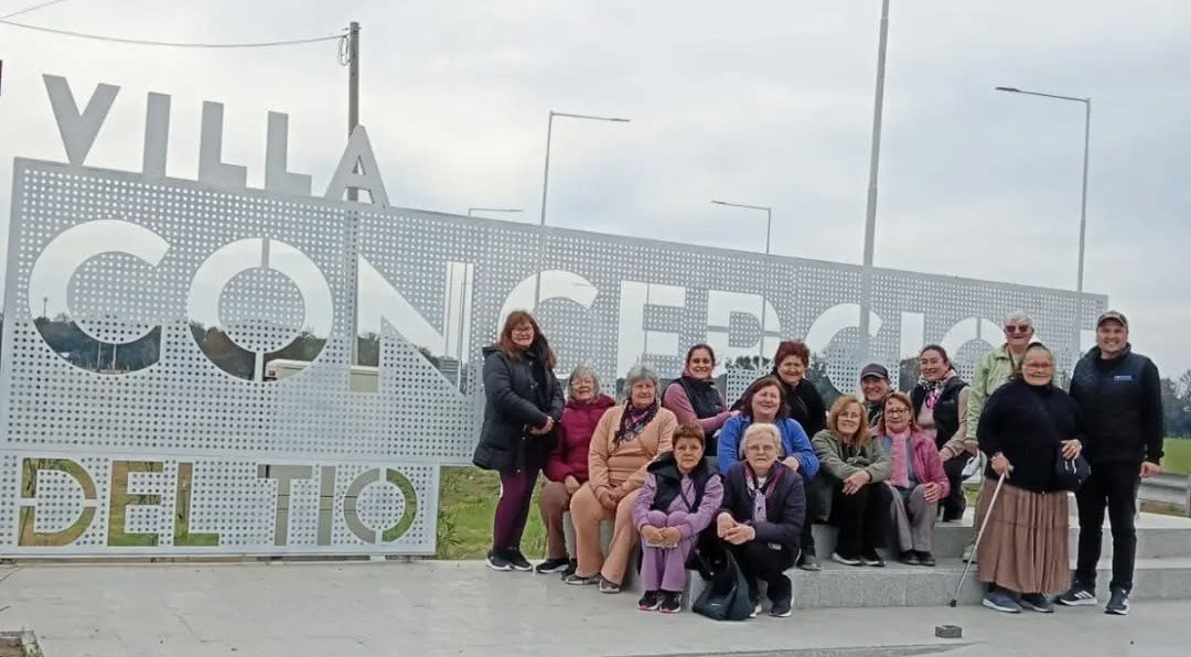 Adultos mayores de Villa Fontana compartieron una jornada recreativa en Villa Concepción del Tío