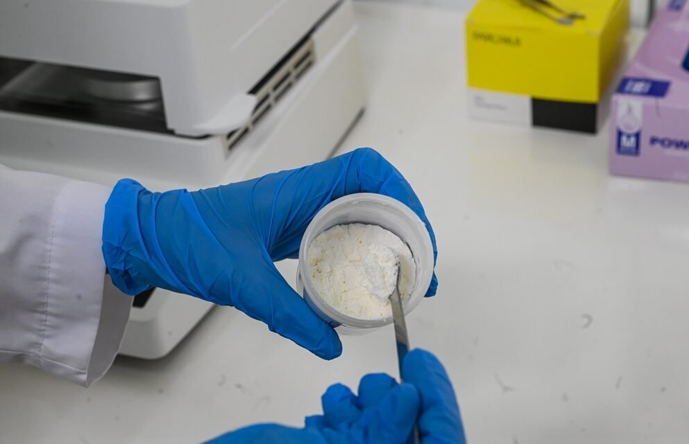 Córdoba avanza en el desarrollo de miel en polvo para potenciar el agregado de valor a la producción apícola