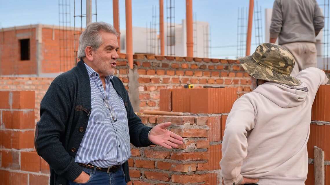 Villa Santa Rosa: Avanzan obras viales y habitacionales en distintos sectores de la localidad