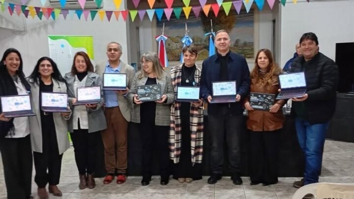 Miramar de Ansenuza incorporó 50 notebooks para sus escuelas