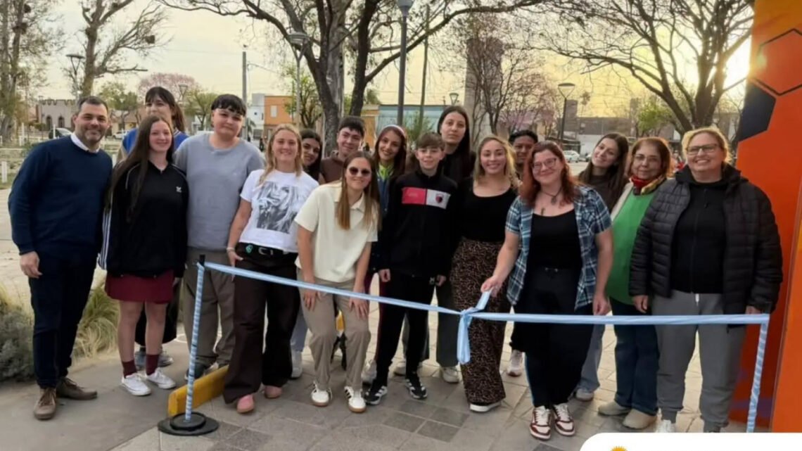 Brinkmann inauguró el “Punto Joven”, un nuevo espacio para los estudiantes
