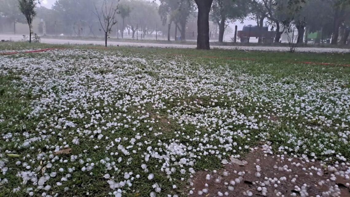 Temporal en Córdoba: fuerte pedrea y tormentas provocan daños en San Justo y Río Primero