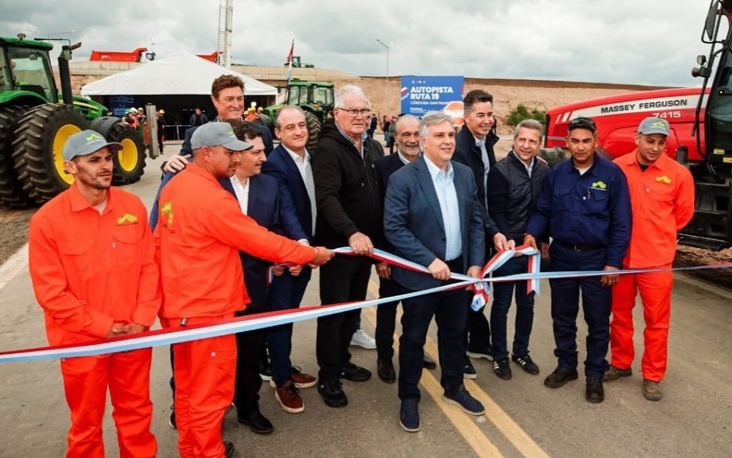 Llaryora inauguró un tramo de la Autopista 19 y destacó el empleo que genera la obra pública