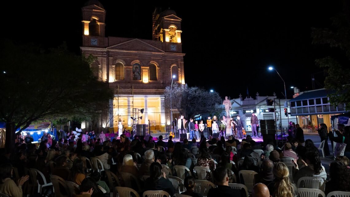 Villa Santa Rosa celebró una multitudinaria jornada en homenaje al Cura Brochero y el Día de la Madre