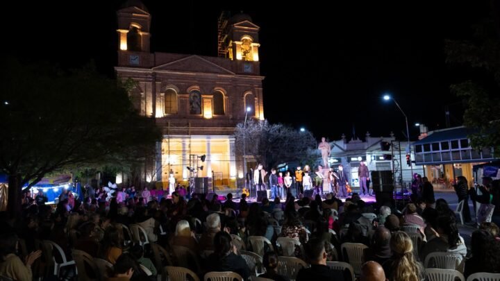 Villa Santa Rosa celebró una multitudinaria jornada en homenaje al Cura Brochero y el Día de la Madre